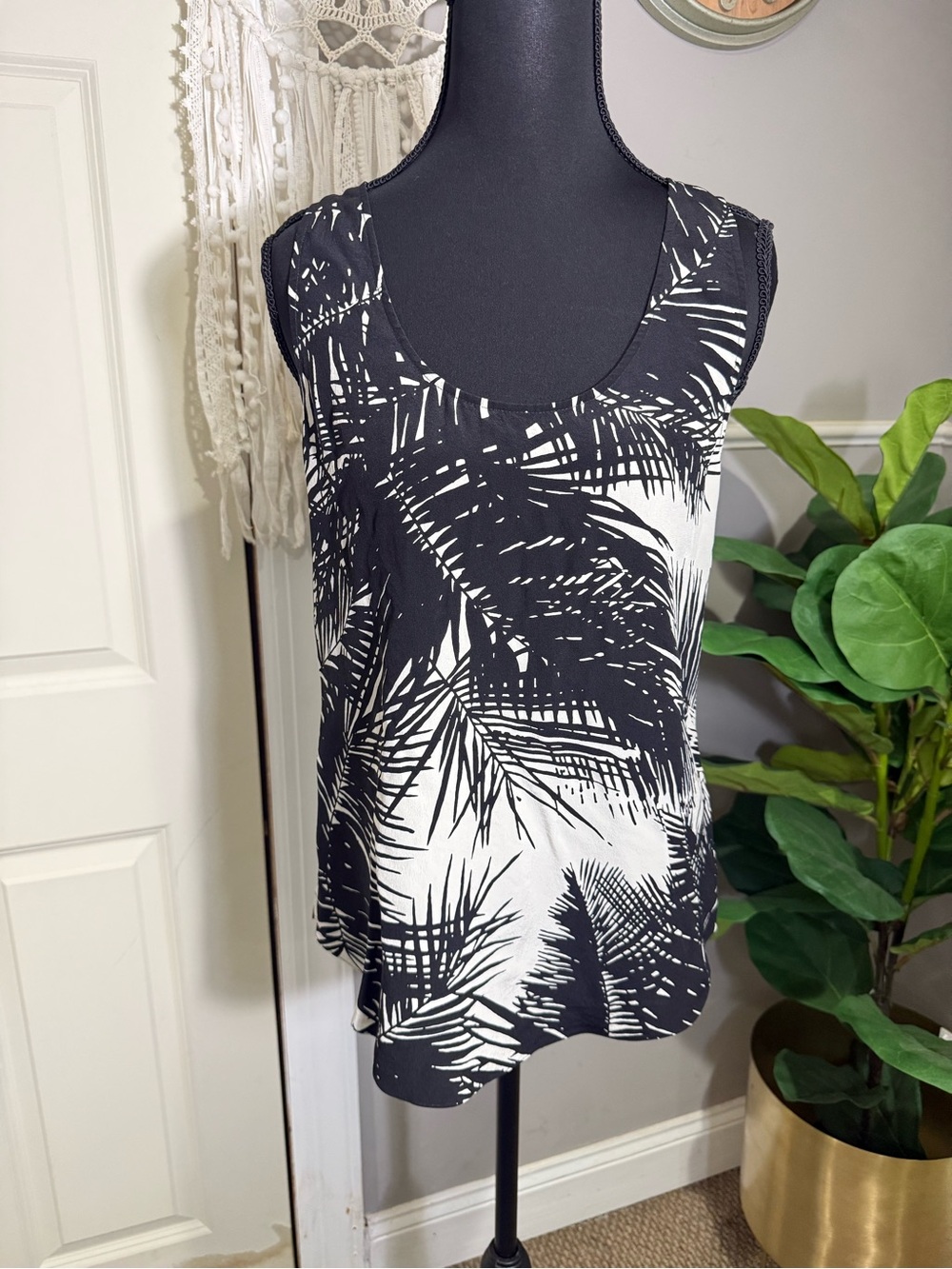 Theory Black & White Palm-Print Sleeveless Tank